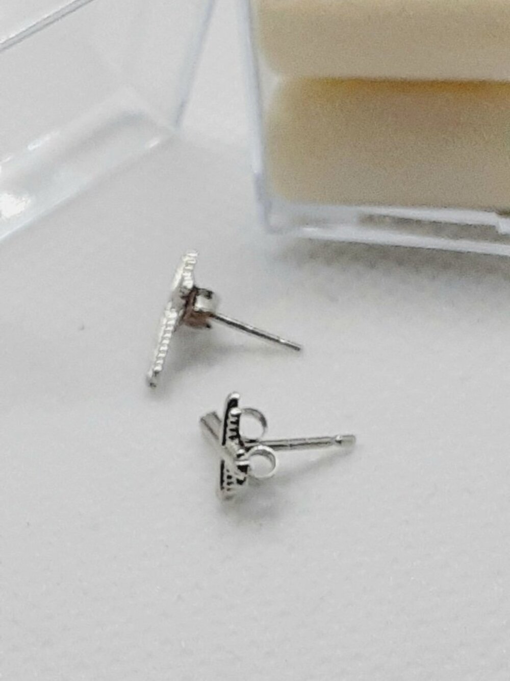 NEW 14kt white gold minimalist cross post earrings - Picture 2 of 9